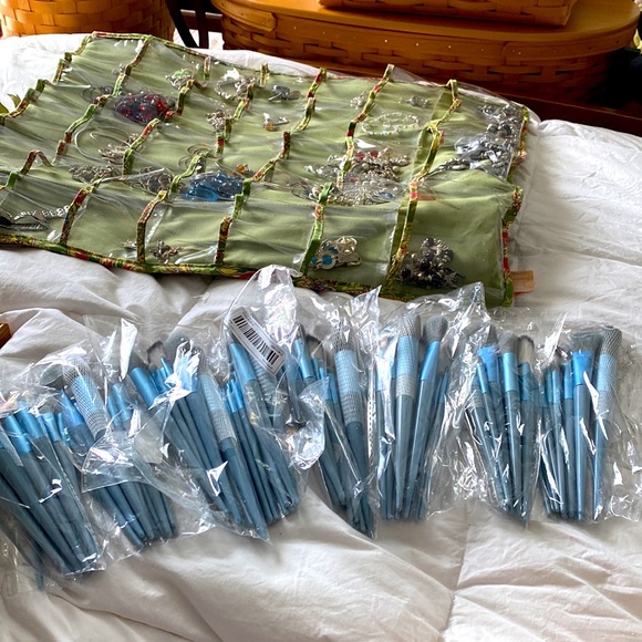 New makeup brushes in package - Picture 4 of 4